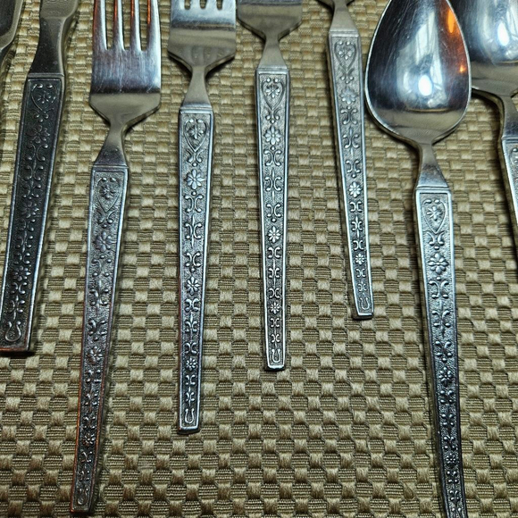 United.Silver Co Rivera Cordova Stainless Steel Silverware 20 Pieces 1970's - Picture 7 of 8